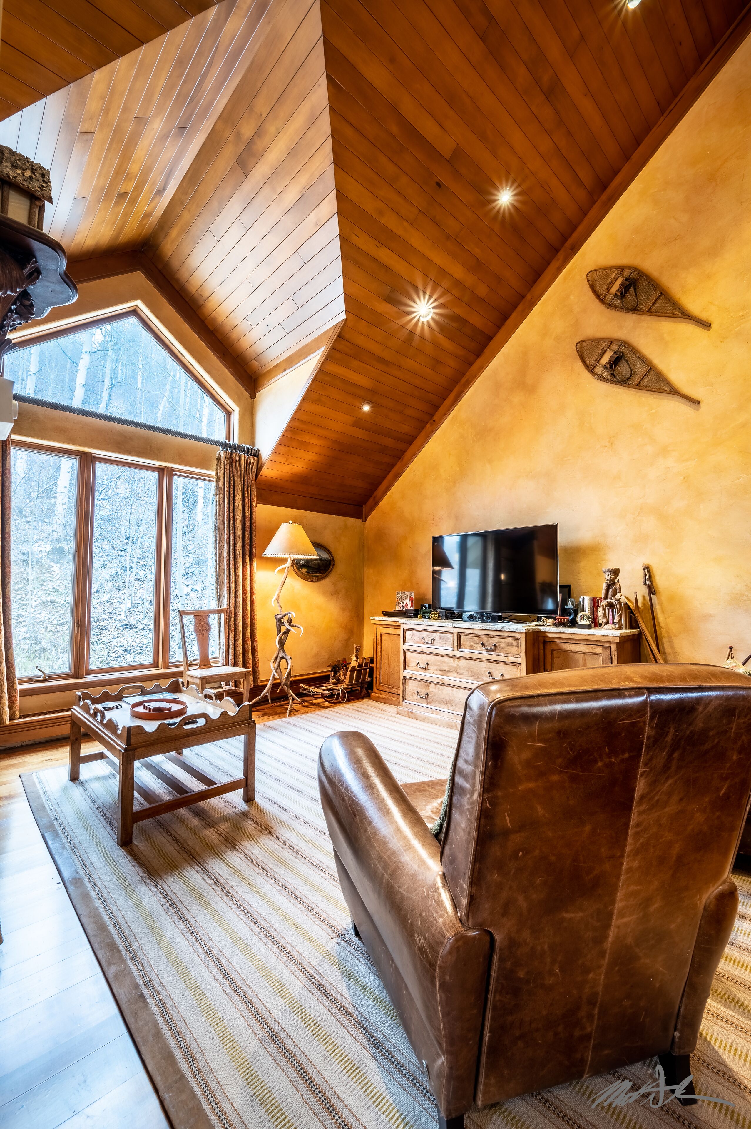 Luxurious, Slopeside Ski Home With Private Hot Tub