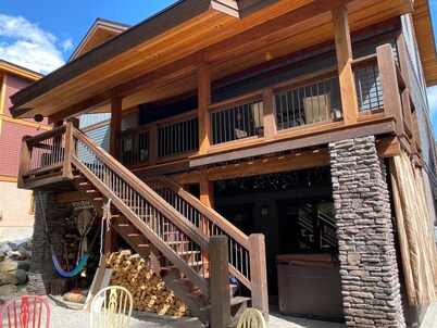 Logues Lodge Kimberley Chalet @ Ski Hill & across from Trickle Creek Golf Course