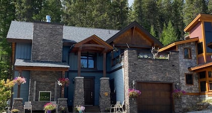 Logues Lodge Kimberley Chalet @ Ski Hill & across from Trickle Creek Golf Course
