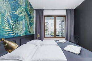 2 habitaciones, tabla de planchar con plancha, cuna de viaje y wifi 