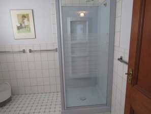 Shower, towels - Retirement in Whiting ~ Dog Friendly, Short Walk to Beach (Port Julia)