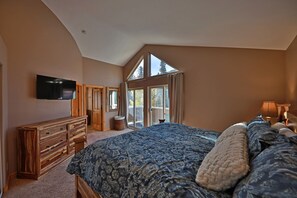 4 bedrooms, iron/ironing board, WiFi