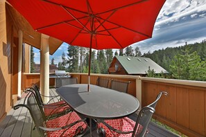 Outdoor dining - Luxurious Ski Out - 4 bedroom (2 master suites), 4 bath - National Forest Close (Granby)