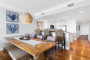 Dining - GULF FRONT on 30A with Beach setup! (Santa Rosa Beach)