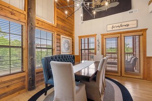 Dining - Cozy Cedar Log Cabin with Screened Porch in Branson Theatre District (Branson)