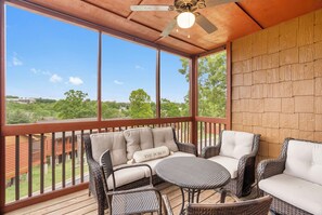 Property grounds - Cozy Cedar Log Cabin with Screened Porch in Branson Theatre District (Branson)