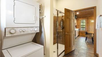 Shower, jetted bath, hair dryer, towels