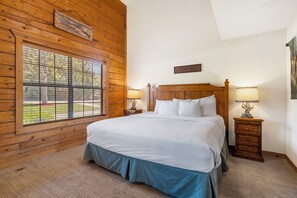 2 bedrooms, iron/ironing board, free WiFi, bed sheets - Rustic Walk-in Cabin with Fireplace - Just MINUTES from Shows and Shopping! (Branson)