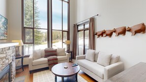 Fernseher, Kamin, Videospiele