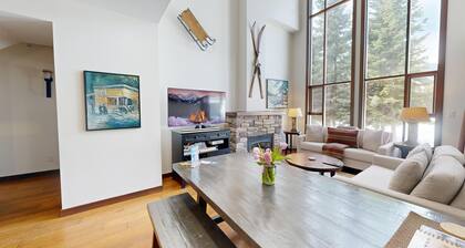 Dog-friendly, 3 bedroom ski-in/ski-out end unit