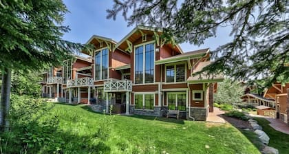 Dog-friendly, 3 bedroom ski-in/ski-out end unit