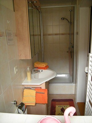 Unclassified image, 4 of 8, button