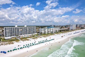 On the beach - Downtown Destin Condo on the Beach (Destin)