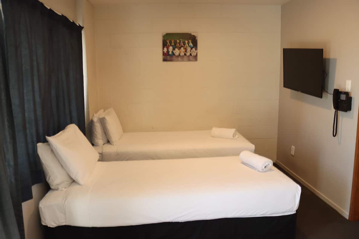 Basic Apartment, 1 Bedroom, Non Smoking, Kitchenette | Living area