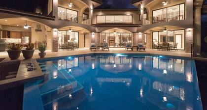 Luxury Home-4 King Master Suites-Heated Pool-Swim Up Bar & Pool Side Game Area