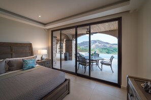 5 bedrooms, in-room safe, desk, iron/ironing board