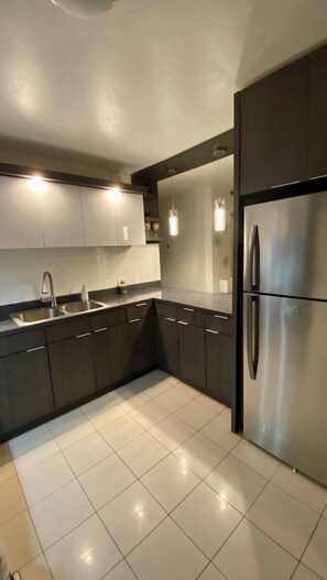 Fridge, microwave, oven, stovetop