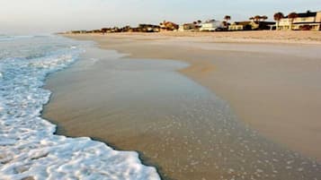 Una spiaggia nelle vicinanze