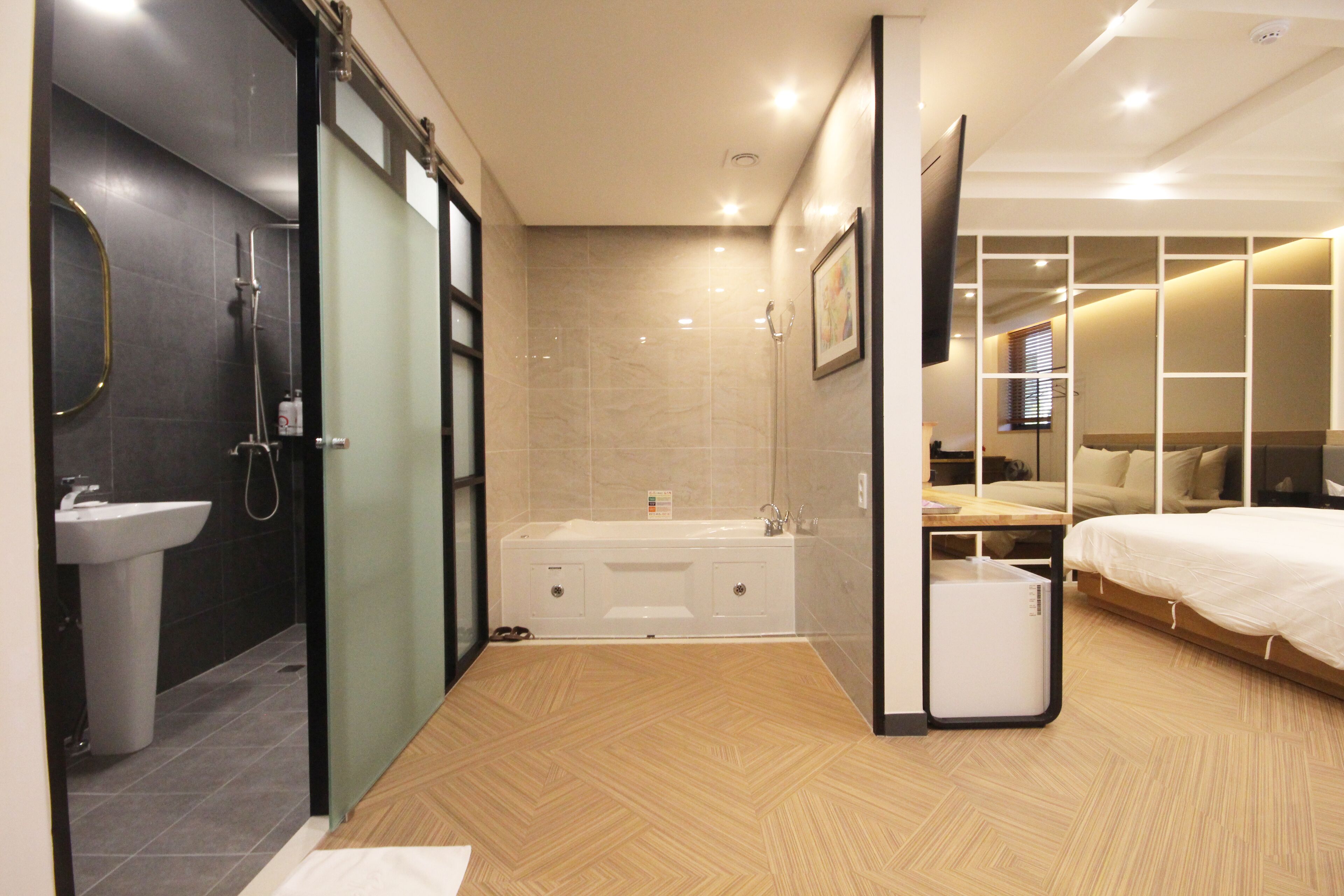 standard room | bathroom | hair dryer, bathrobes, towels