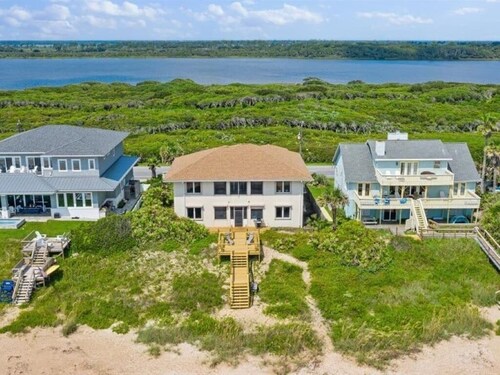 SPACIOUS & BEAUTIFUL OCEANFRONT 4BR/3BA  IMMEDIATE AVAILABILITY