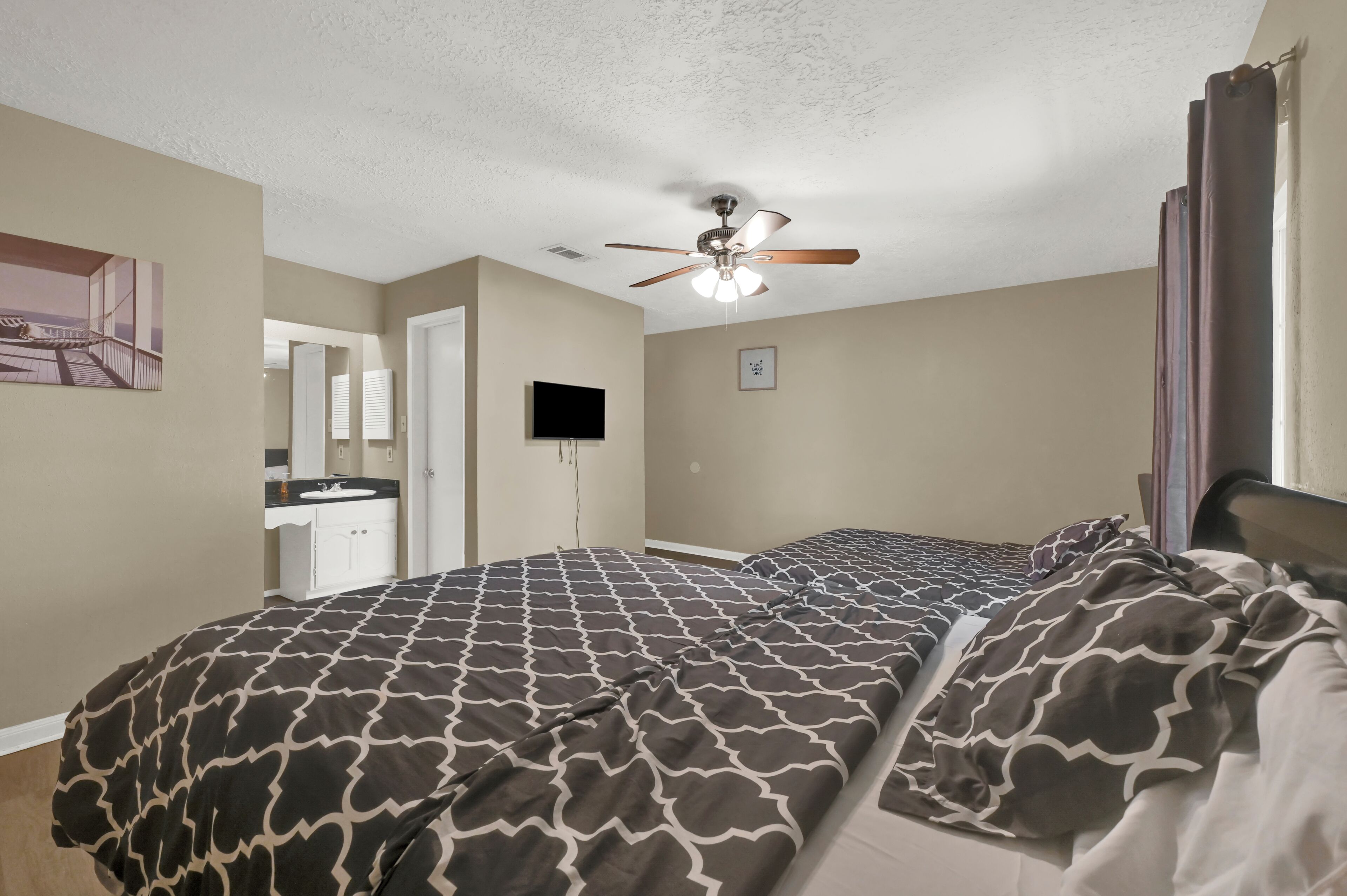 4 soverom, strykejern/-brett, reiseseng for barn og wi-fi (inkludert)