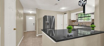 Family Retreat: Patio, RokuTV, Sleeps 10