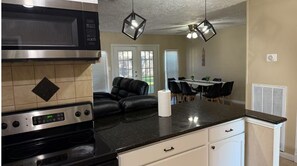 Fridge, microwave, oven, stovetop - Family Retreat: Patio, RokuTV, Sleeps 10 (Cypress)