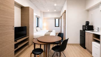 Exclusive Suite, Non Smoking | 1 bedroom, laptop workspace, iron/ironing board, free WiFi