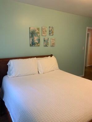 3 bedrooms, desk, free WiFi, bed sheets
