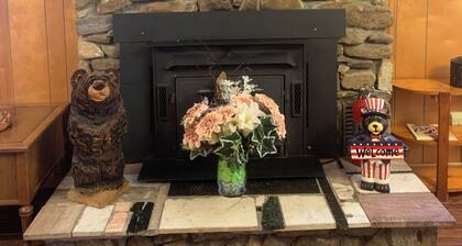 Tranquility & Glorious views!! Gorgeous Mountain View’s from the decks!