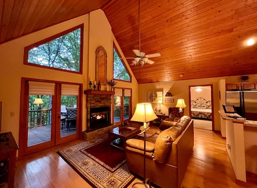 Sunsets in the Smokies. Secluded but not remote. 10 minutes north of Franklin.