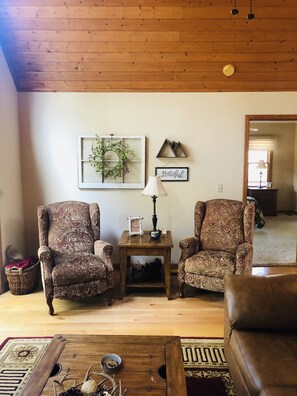 Smart TV, fireplace, DVD player