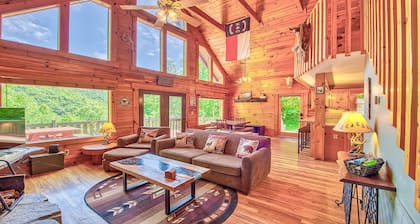 Mountain Escape with fantastic views & hot tub!