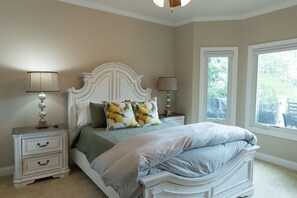 7 chambres, coffres-forts dans les chambres, bureau