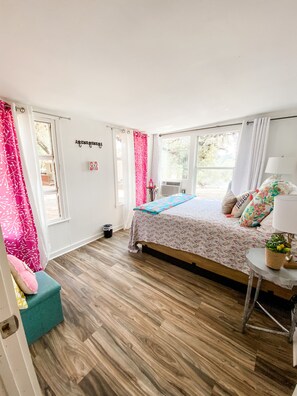 2 habitaciones, tabla de planchar con plancha, wifi y ropa de cama