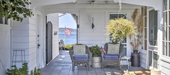 Fire Pit, Views & Beach Access: Waterfront Escape!