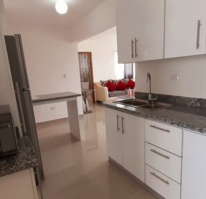 Fridge, stovetop, cookware/dishes/utensils - Residencial Don Mero (La Vega)