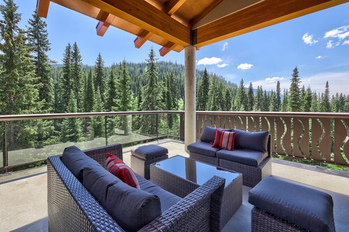 Suncatcher Penthouse in Sun Peaks Village