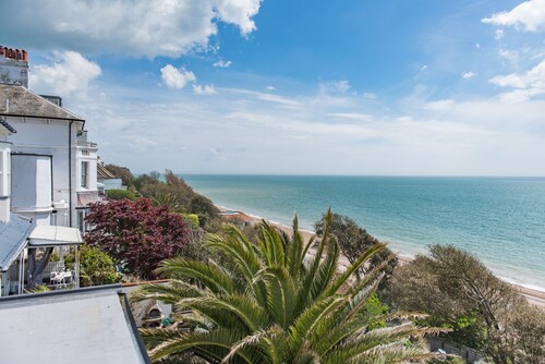 Lookout Post by Bloom Stays - ideal for couples and families