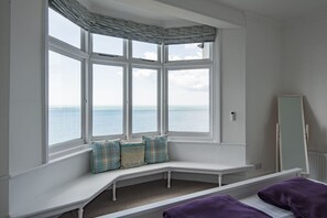 Spa - Lookout Post by Bloom Stays - ideal for couples and families (Folkestone)