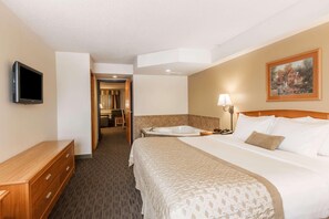 Desk, iron/ironing board, alarm clocks - Ramada by Wyndham Sioux Falls Arpt & Suites (Sioux Falls)