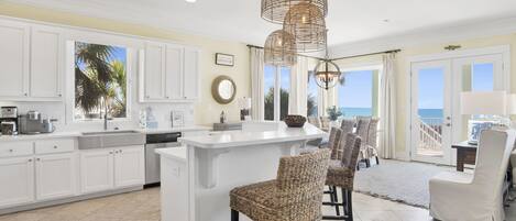 Réfrigérateur, micro-ondes, four, lave-vaisselle