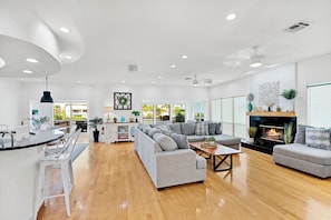 TV, fireplace, ping pong, stereo