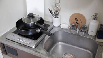 Apartment, Non Smoking | Private kitchenette | Fridge, microwave, stovetop, electric kettle