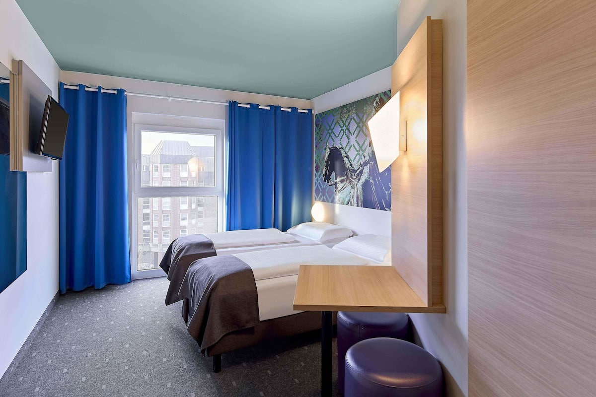 Tomannsrom | Skrivebord, skrivebord for bærbar PC, lydisolert og wi-fi (inkludert)