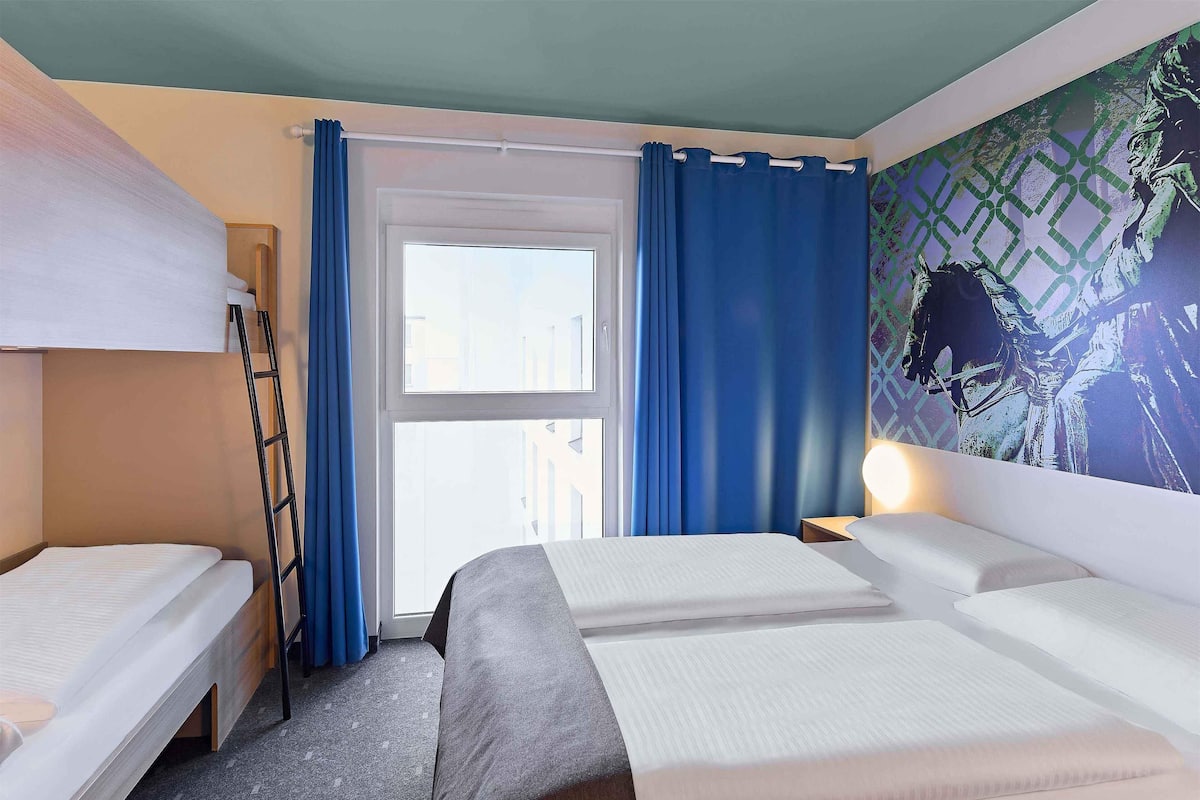 Family Room | 1 bedroom, desk, laptop workspace, soundproofing