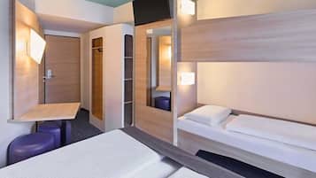 Familienzimmer | Schreibtisch, laptopgeeigneter Arbeitsplatz, schallisolierte Zimmer