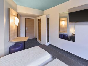 Doppelzimmer | Schreibtisch, laptopgeeigneter Arbeitsplatz, schallisolierte Zimmer