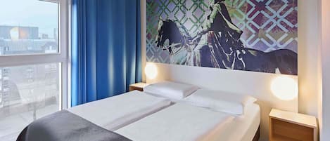 Dobbeltrom | Skrivebord, skrivebord for bærbar PC, lydisolert og wi-fi (inkludert)