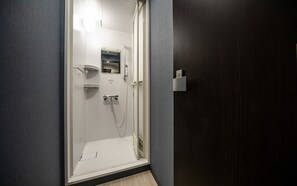 Shared bathroom - The Terrace Hostel Shinbashi (Tokyo)